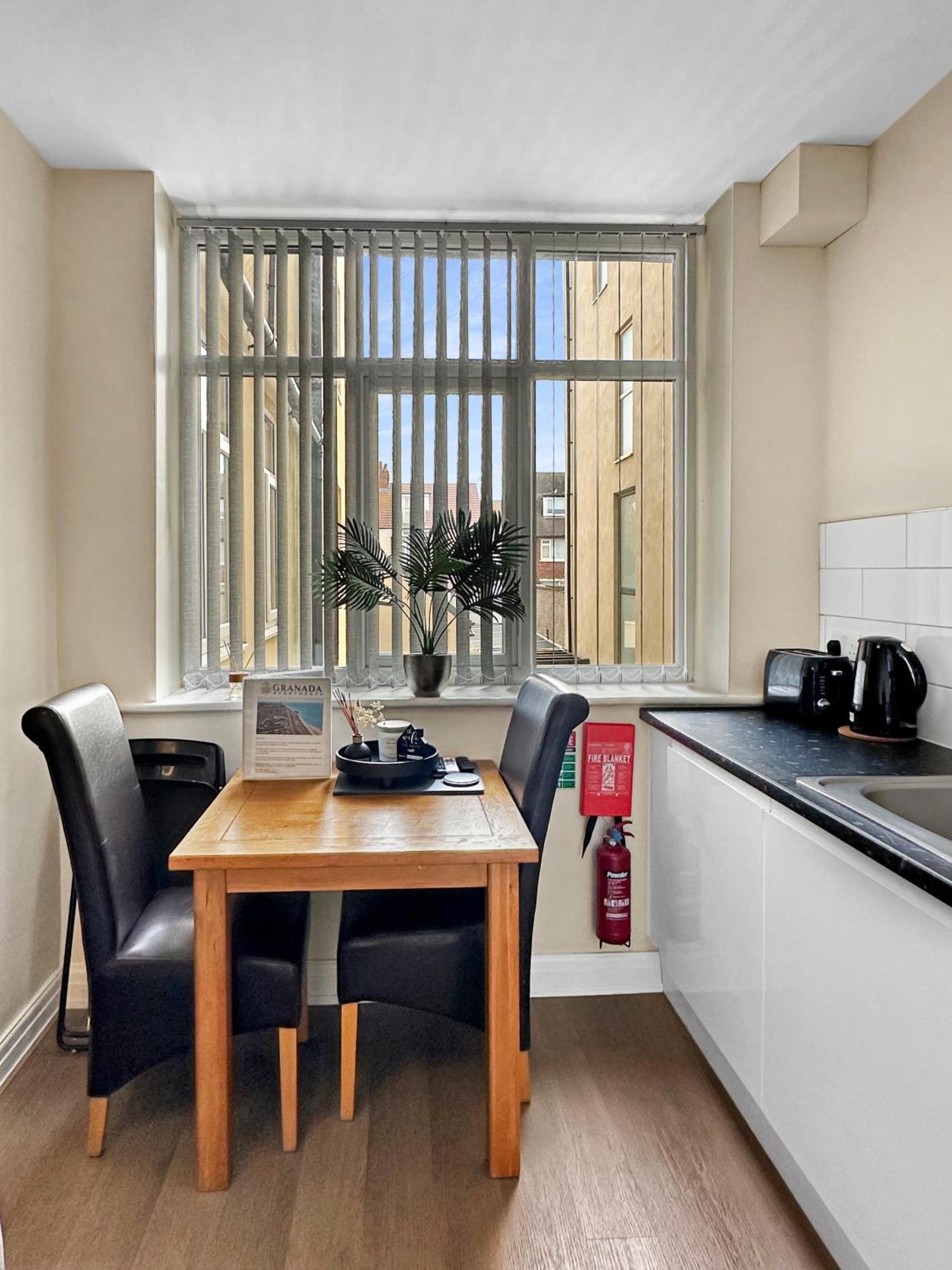 Granada Apartments Queen'S Promenade Blackpool Ngoại thất bức ảnh